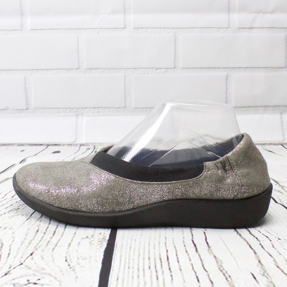 Clarks Shoes - Clarks Cloudsteppers Silver Slip On Shoes Size 9